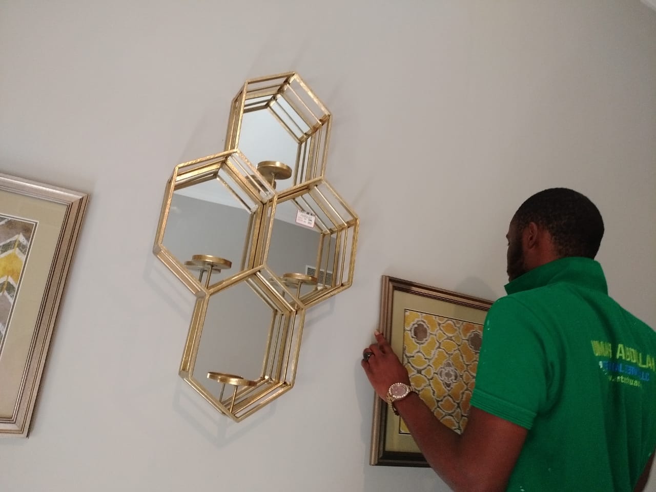 artwork hanging company abu dhabi